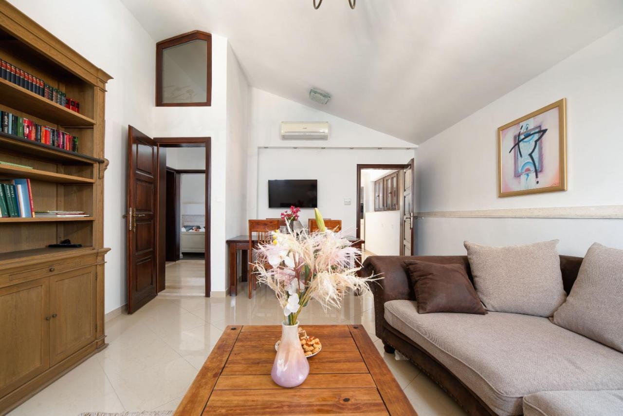 Luxury Apartments Perko Каштела Экстерьер фото