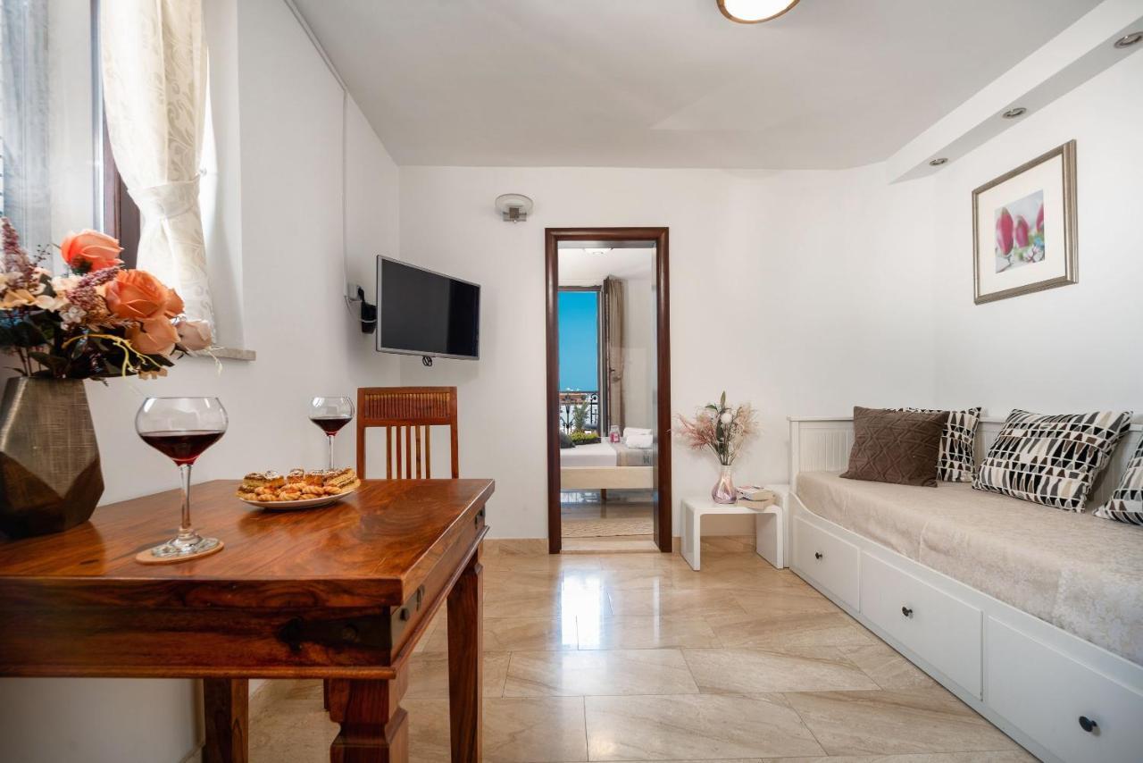 Luxury Apartments Perko Каштела Экстерьер фото